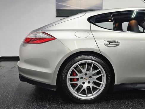 Used 2013 Porsche Panamera GTS AWD/4WD image 28