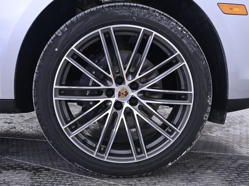 Used 2026 Porsche Macan AWD/4WD image 14