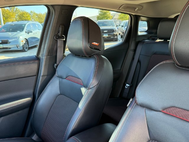 Used 2025 Nissan Kicks SR w/ SR Premium Package AWD/4WD image 13
