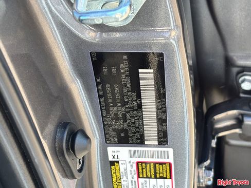 Certified 2024 Toyota Highlander Limited FWD image 31