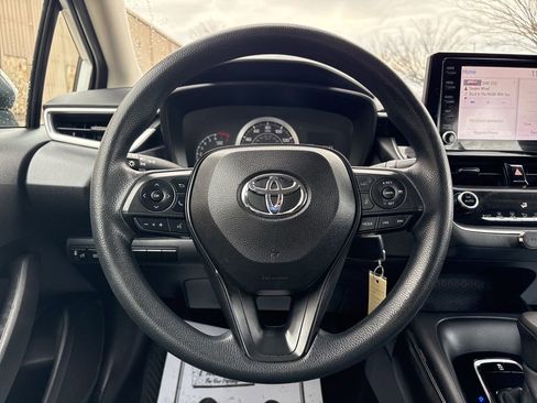 Used 2022 Toyota Corolla LE image 19