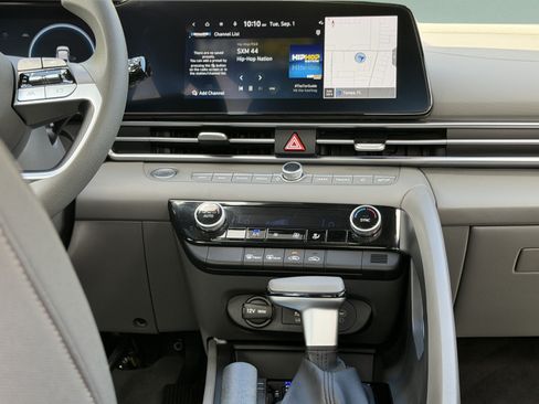 Certified 2024 Hyundai Elantra SEL FWD image 11