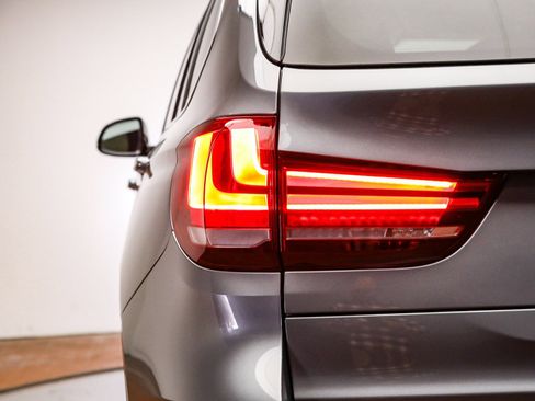 Used 2017 BMW X5 xDrive35d image 10