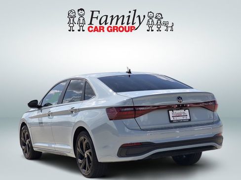Used 2025 Volkswagen Jetta SE w/ Sunroof Package FWD image 3