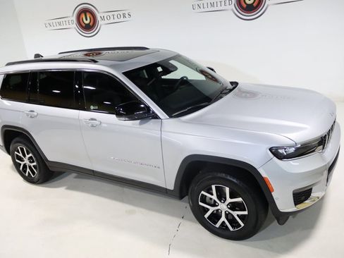 Used 2024 Jeep Grand Cherokee L Limited w/ Luxury Tech Group II image 6