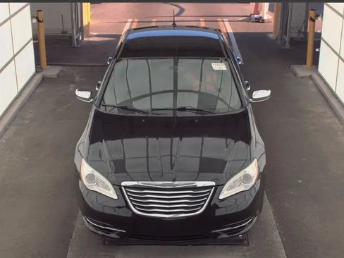Used 2011 Chrysler 200 Limited FWD image 3