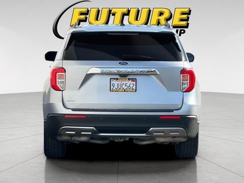 Certified 2022 Ford Explorer XLT w/ Equipment Group 202A image 4