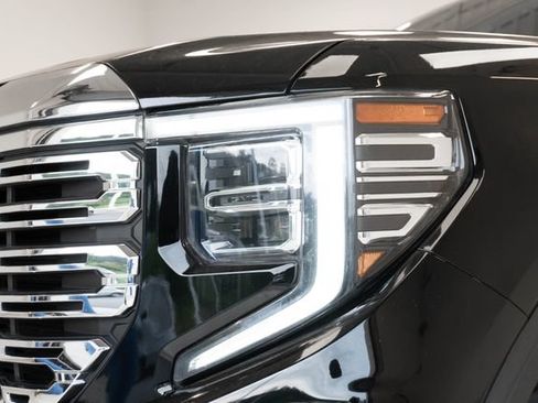 Used 2022 GMC Sierra 1500 Denali w/ Denali Reserve Package AWD/4WD image 3