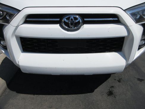 Used 2022 Toyota 4Runner SR5 Premium w/ Moonroof Package AWD/4WD image 14