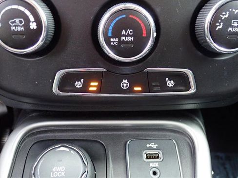 Used 2018 Jeep Compass Latitude w/ Cold Weather Group image 20