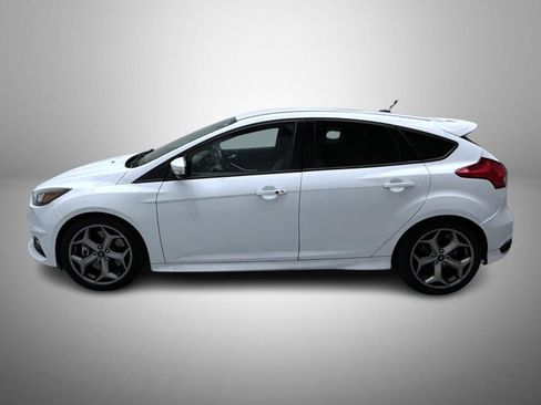 Used 2017 Ford Focus ST FWD image 8