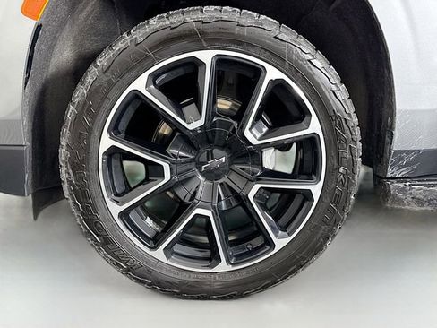 Used 2024 Chevrolet Suburban RST w/ Luxury Package AWD/4WD image 35