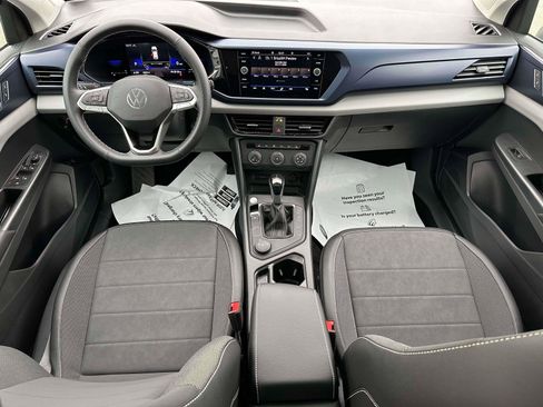 Certified 2022 Volkswagen Taos SE w/ Panoramic Sunroof Package image 11