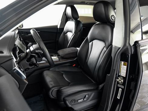 Used 2019 Audi Q8 Prestige w/ Luxury Package AWD/4WD image 34