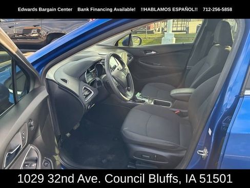 Used 2018 Chevrolet Cruze LT w/ Convenience Package image 14