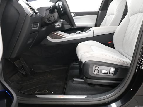 Used 2024 BMW X7 xDrive40i w/ Premium Package AWD/4WD image 30
