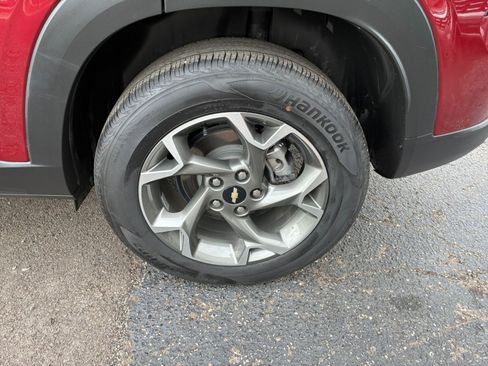 Used 2025 Chevrolet Trax LT image 29