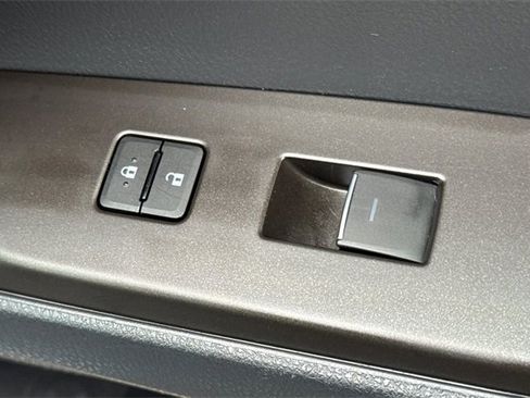 Used 2021 Toyota Camry XLE w/ Navigation Upgrade Package image 22