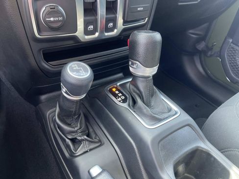 Used 2022 Jeep Wrangler Sport AWD/4WD image 13