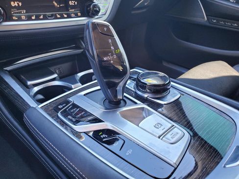 Used 2019 BMW 750i w/ Executive Package RWD image 21