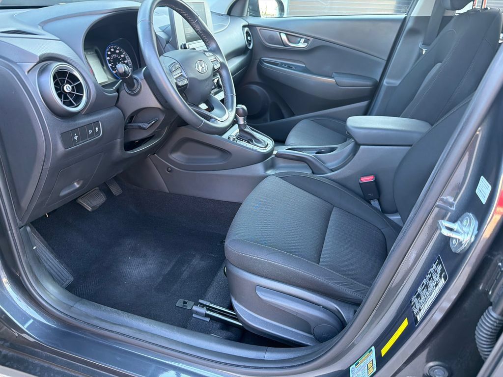 Used 2022 Hyundai Kona SEL w/ Convenience Package FWD image 9