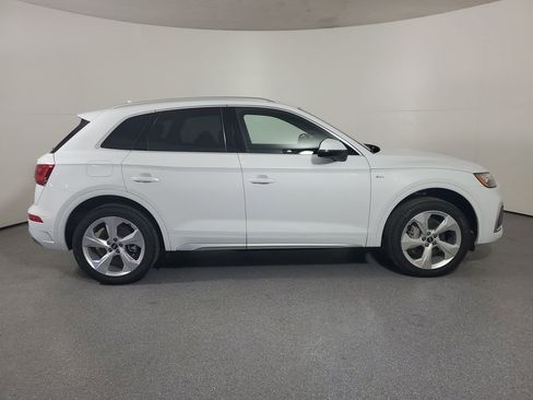Certified 2025 Audi Q5 2.0T Premium Plus image 38
