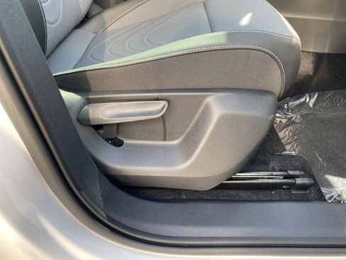 New 2025 Volkswagen Tiguan SE image 47