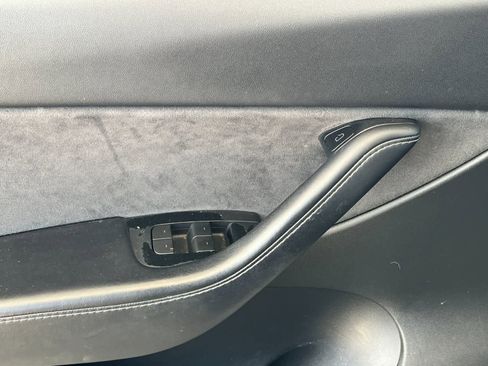 Used 2021 Tesla Model Y Long Range image 13