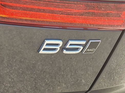 Certified 2023 Volvo XC60 B5 Core w/ Climate Package image 30