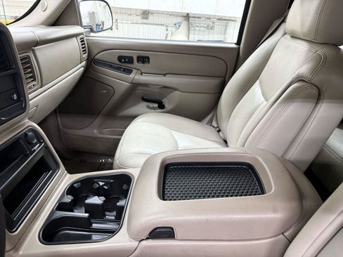 Used 2005 GMC Yukon XL SLT w/ SLT Preferred Equipment Group AWD/4WD image 25