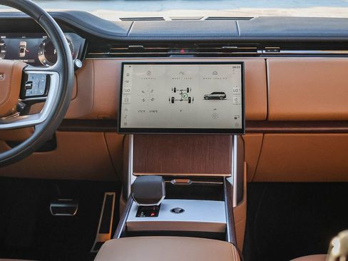 Certified 2025 Land Rover Range Rover SE AWD/4WD image 23