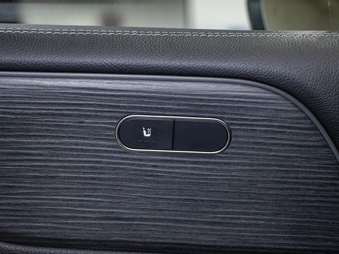 Used 2022 Mercedes-Benz GLB 250 4MATIC image 14