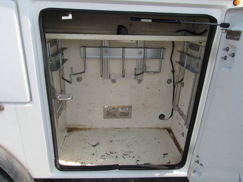 Used 2016 Ford F550 2WD Regular Cab Super Duty image 16