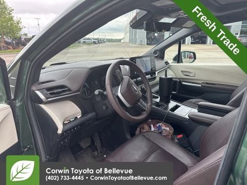 Used 2023 Toyota Sienna Platinum AWD/4WD image 14
