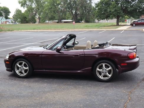 Used 2000 MAZDA MX-5 Miata RWD image 8