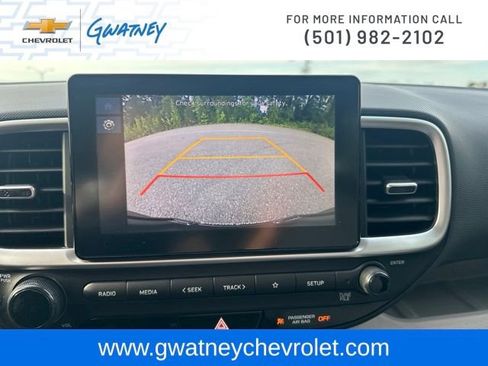 Used 2025 Hyundai Venue SEL FWD image 18