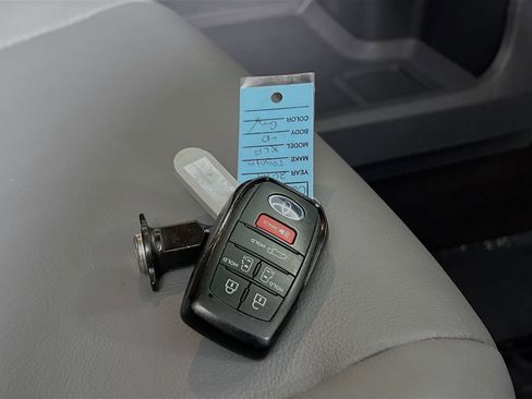 Used 2024 Toyota Sienna XLE image 36