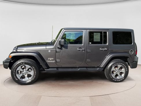 Used 2017 Jeep Wrangler Unlimited Sahara w/ Dual Top Group AWD/4WD image 2