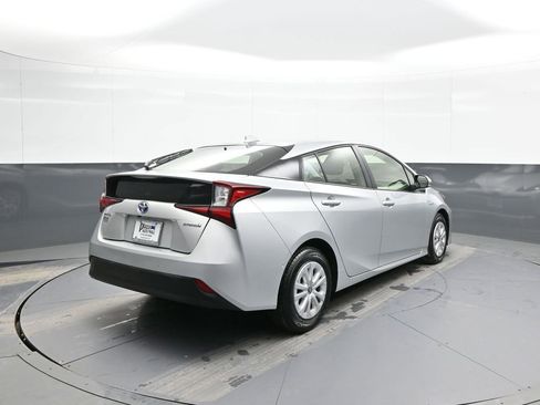 Certified 2022 Toyota Prius LE image 6