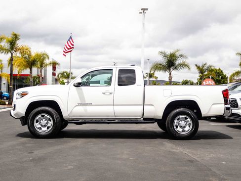Used 2021 Toyota Tacoma SR5 RWD image 4
