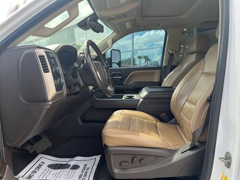 Used 2019 GMC Sierra 2500 Denali w/ Duramax Plus Package AWD/4WD image 15