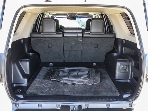 Used 2018 Toyota 4Runner SR5 Premium RWD image 27