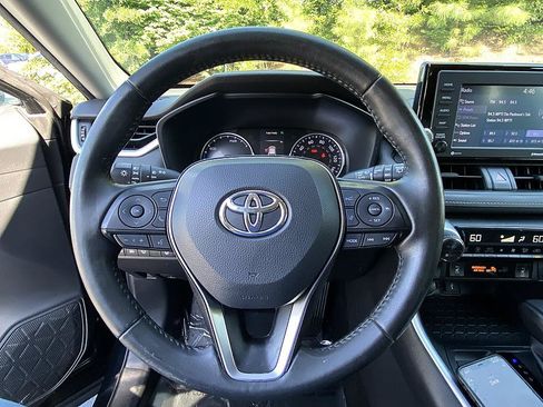 Used 2020 Toyota RAV4 XLE w/ XLE Grade Weather Package AWD/4WD image 14