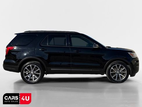 Used 2018 Ford Explorer XLT w/ Equipment Group 202A AWD/4WD image 8