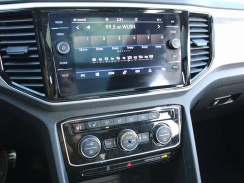 Certified 2022 Volkswagen Atlas Cross Sport SE image 15