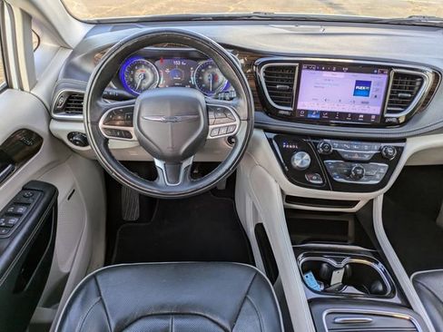 Used 2022 Chrysler Pacifica Limited FWD image 20