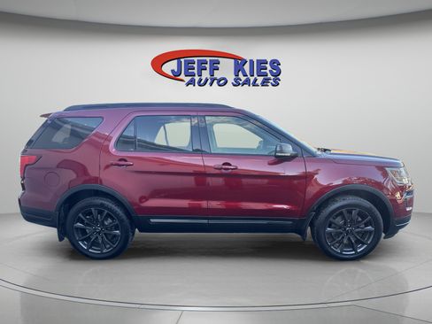 Used 2019 Ford Explorer XLT w/ XLT Sport Appearance Package image 4