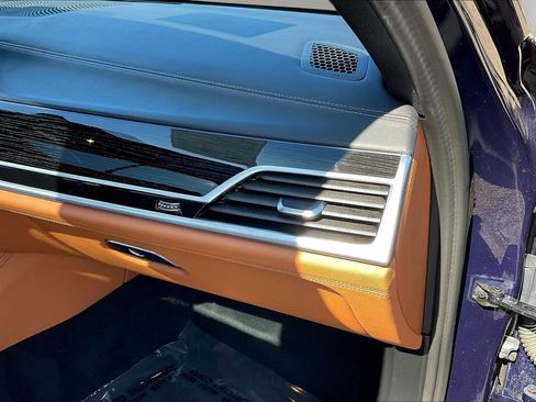 Used 2022 BMW 750i xDrive w/ Luxury Rear Seating Package image 23