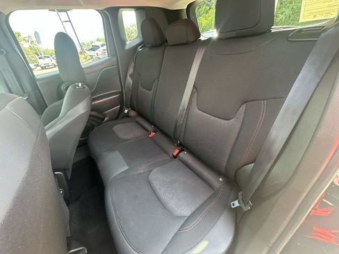 Used 2023 Jeep Renegade Trailhawk AWD/4WD image 18