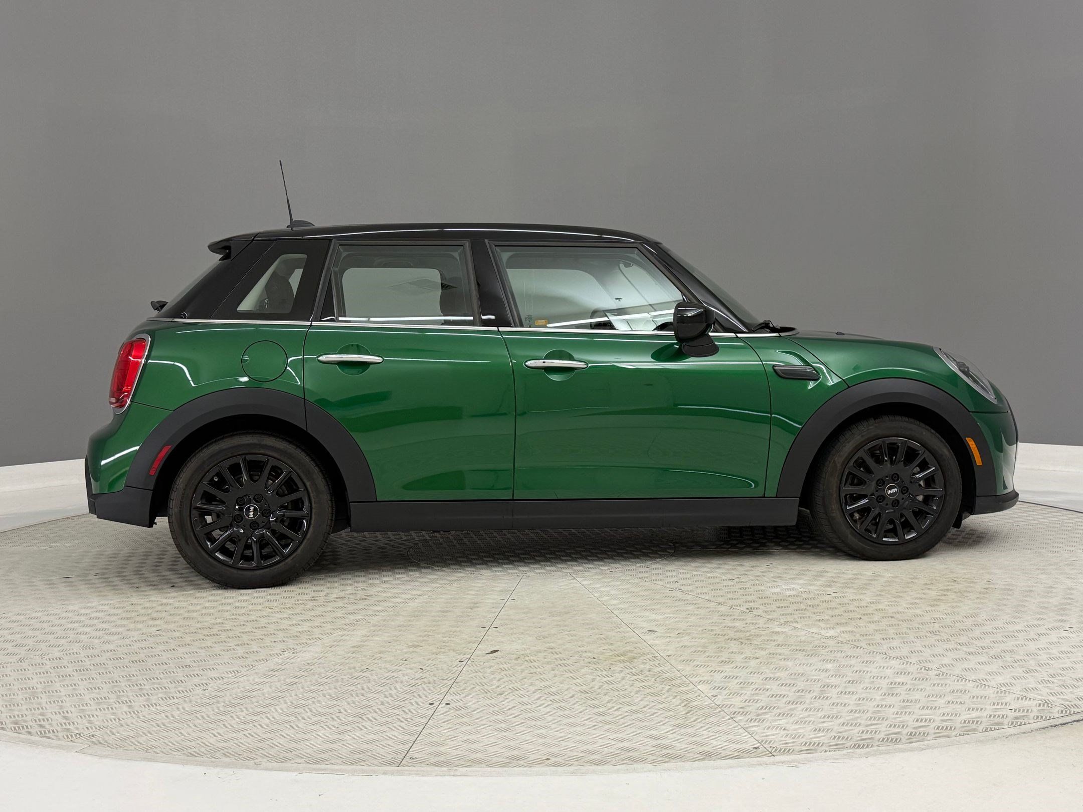 Used 2023 MINI Cooper 4-Door Hardtop FWD image 8